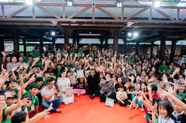 Giao lưu cùng các nghệ sĩ nổi tiếng, diễn giả truyền cảm hứng Giao lưu cùng các nghệ sĩ nổi tiếng, diễn giả truyền cảm hứng