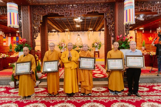 Trao Bằng tuyên dương công đức