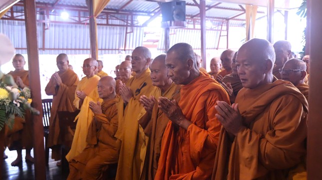 Chư tôn giáo phẩm tiễn biệt lần sau cuối Trưởng lão Hòa thượng Giác Dũng Chư tôn giáo phẩm tiễn biệt lần sau cuối Trưởng lão Hòa thượng Giác Dũng