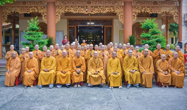 Trường hạ tịnh xá Ngọc Phú có 57 hành giả Ni thuộc hệ phái Khất sĩ đăng ký tu học. Ban Chức sự hạ trường cung thỉnh Ni trưởng Thích nữ Tuyết Liên làm Thiền chủ