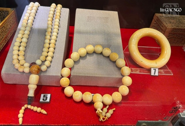 Chuỗi tràng hạt được chế tác bằng ngà thế kỷ XIX Chuỗi tràng hạt được chế tác bằng ngà thế kỷ XIX