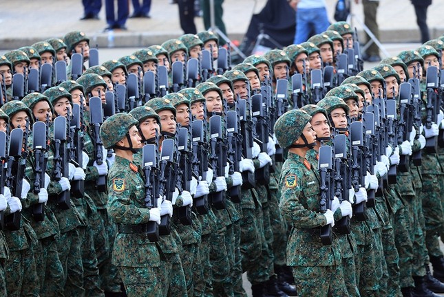 Khối lực lượng Tác chiến không gian mạng được xây dựng theo hướng tinh, gọn, mạnh, hiện đại. Lực lượng Tác chiến không gian mạng đã không ngừng phát triển, hoàn thành xuất sắc các nhiệm vụ được giao; làm nòng cốt, cùng toàn quân bảo vệ vững chắc chủ quyền quốc gia trên không gian mạng. Trước yêu cầu nhiệm vụ mới, lực lượng Tác chiến không gian mạng tiên phong đột phá phát triển khoa học công nghệ, đổi mới sáng tạo, chuyển đổi số, góp phần cùng dân tộc bước vào kỷ nguyên phát triển mới Khối lực lượng Tác chiến không gian mạng được xây dựng theo hướng tinh, gọn, mạnh, hiện đại. Lực lượng Tác chiến không gian mạng đã không ngừng phát triển, hoàn thành xuất sắc các nhiệm vụ được giao; làm nòng cốt, cùng toàn quân bảo vệ vững chắc chủ quyền quốc gia trên không gian mạng. Trước yêu cầu nhiệm vụ mới, lực lượng Tác chiến không gian mạng tiên phong đột phá phát triển khoa học công nghệ, đổi mới sáng tạo, chuyển đổi số, góp phần cùng dân tộc bước vào kỷ nguyên phát triển mới