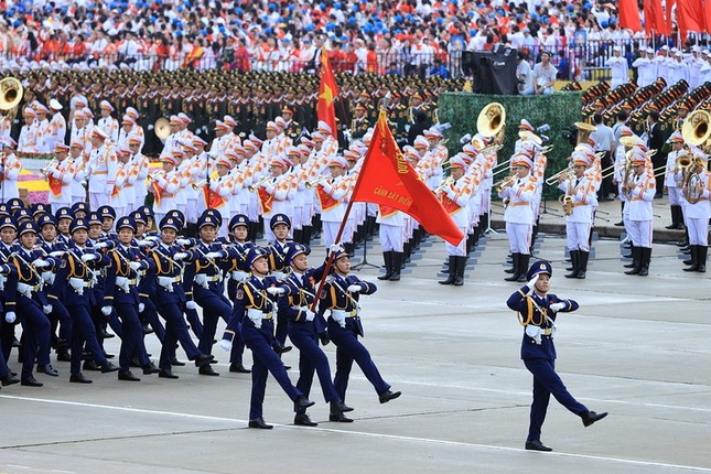 Khối sĩ quan Cảnh sát biển Việt Nam - Với truyền thống "Kiên quyết dũng cảm, khắc phục khó khăn, đoàn kết hiệp đồng, giữ nghiêm pháp luật", Cảnh sát biển Việt Nam đã ghi dấu ấn với nhiều thành tích đặc biệt xuất sắc, tiếp tục khẳng định bản lĩnh, trí tuệ của những người lính biển kiên trung, ngày đêm canh giữ vùng biển thiêng liêng của Tổ quốc Khối sĩ quan Cảnh sát biển Việt Nam - Với truyền thống "Kiên quyết dũng cảm, khắc phục khó khăn, đoàn kết hiệp đồng, giữ nghiêm pháp luật", Cảnh sát biển Việt Nam đã ghi dấu ấn với nhiều thành tích đặc biệt xuất sắc, tiếp tục khẳng định bản lĩnh, trí tuệ của những người lính biển kiên trung, ngày đêm canh giữ vùng biển thiêng liêng của Tổ quốc