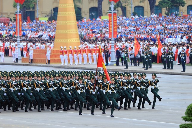 Khối sĩ quan Biên phòng - Với phương châm "Đồn là nhà, biên giới là quê hương, đồng bào các dân tộc là anh em ruột thịt", những người con ưu tú nơi biên cương thiêng liêng của Tổ quốc luôn tận trung với Đảng, tận hiếu với dân, bảo vệ vững chắc chủ quyền lãnh thổ, an ninh biên giới quốc gia; tham mưu xây dựng cơ sở chính trị, giúp nhân dân phát triển kinh tế xã hội, thực hiện tốt công tác đối ngoại quốc phòng và đối ngoại nhân dân, tỏa sáng phẩm chất cao đẹp "Bộ đội Cụ Hồ" trong lòng Nhân dân Khối sĩ quan Biên phòng - Với phương châm "Đồn là nhà, biên giới là quê hương, đồng bào các dân tộc là anh em ruột thịt", những người con ưu tú nơi biên cương thiêng liêng của Tổ quốc luôn tận trung với Đảng, tận hiếu với dân, bảo vệ vững chắc chủ quyền lãnh thổ, an ninh biên giới quốc gia; tham mưu xây dựng cơ sở chính trị, giúp nhân dân phát triển kinh tế xã hội, thực hiện tốt công tác đối ngoại quốc phòng và đối ngoại nhân dân, tỏa sáng phẩm chất cao đẹp "Bộ đội Cụ Hồ" trong lòng Nhân dân