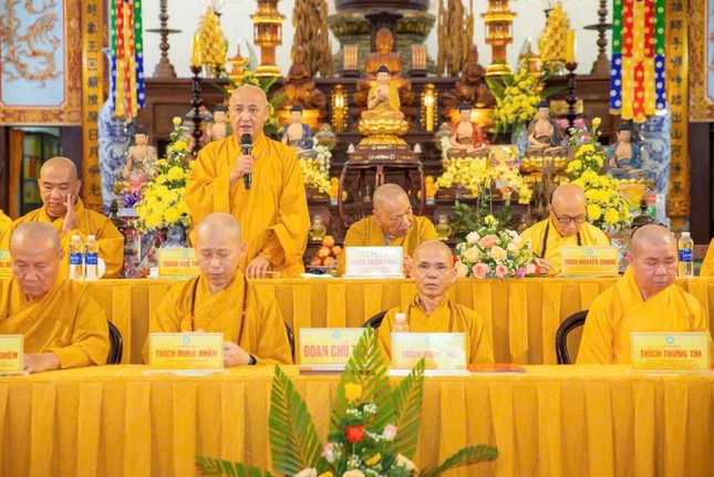 Hòa thượng Thích Huệ Thông ban đạo từ Hòa thượng Thích Huệ Thông ban đạo từ