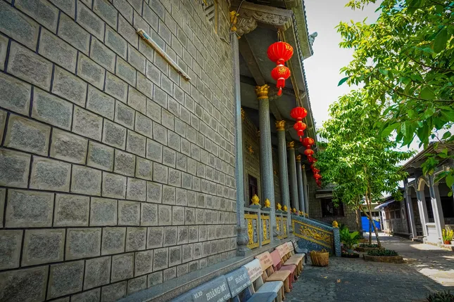 Hàng chục ngàn viên đá xếp chồng lên nhau, gắn kết tự nhiên Hàng chục ngàn viên đá xếp chồng lên nhau, gắn kết tự nhiên