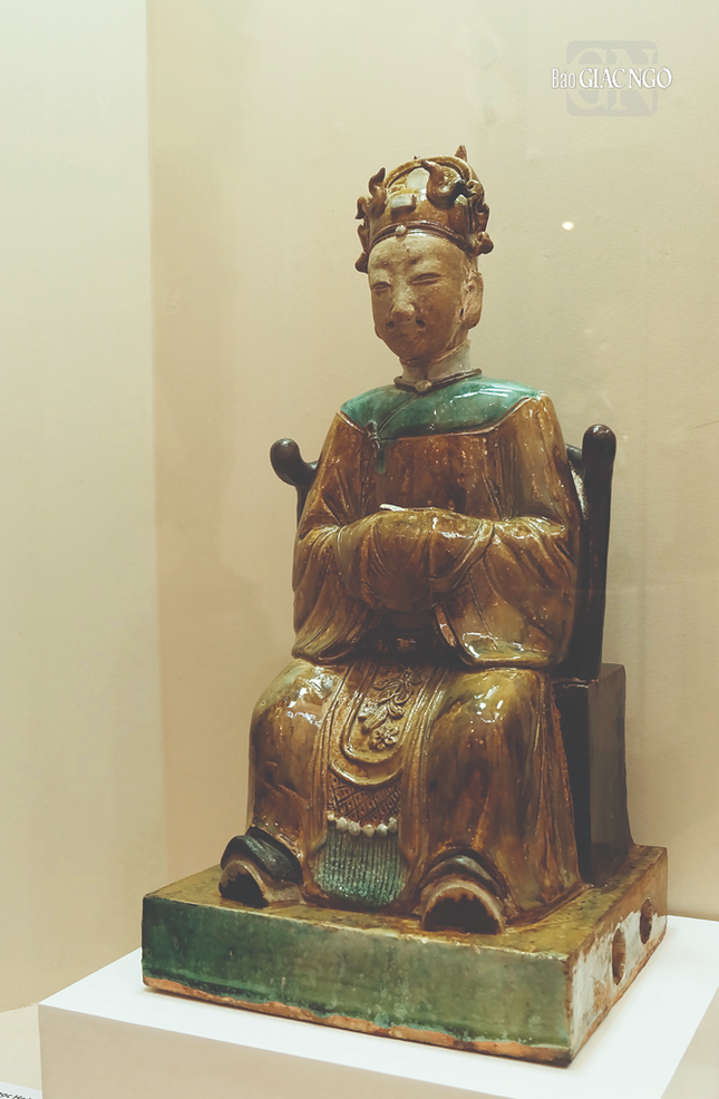 Tượng Ngọc Hoàng, gốm phủ men nhiều màu, đầu thế kỷ XX