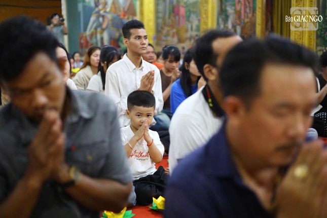 Thọ trì tam quy, ngũ giới Thọ trì tam quy, ngũ giới