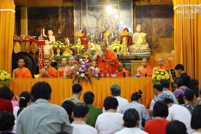 Lễ hội Ok Om Bok thường được tổ chức tập trung ở các chùa Khmer Lễ hội Ok Om Bok thường được tổ chức tập trung ở các chùa Khmer