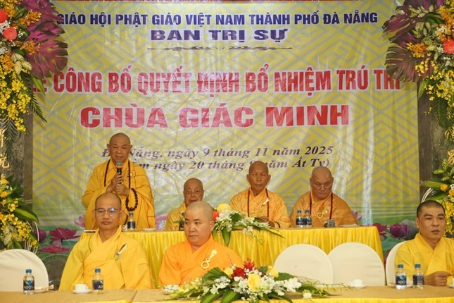 Hòa thượng Thích Từ Nghiêm ban đạo từ