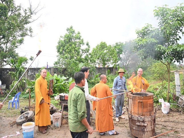 Chư tôn đức, đại biểu khai lò đúc đại hồng chung