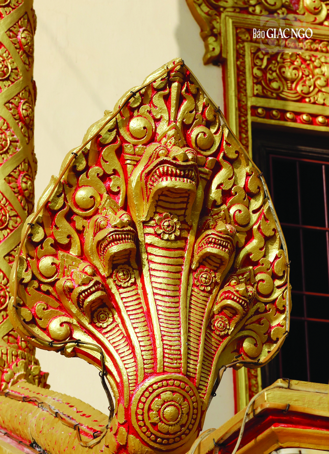 Tượng Neak trước lối lên chánh điện chùa Xiêm Cán (phường Hiệp Thành, Cà Mau) Tượng Neak trước lối lên chánh điện chùa Xiêm Cán (phường Hiệp Thành, Cà Mau)