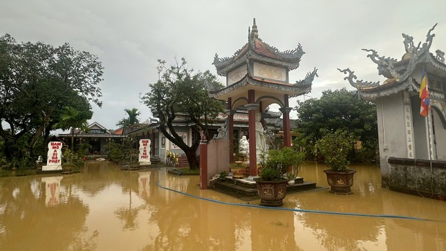 Chùa Hưng Bảo (Nam Hải Lăng, Quảng Trị) Chùa Hưng Bảo (Nam Hải Lăng, Quảng Trị)