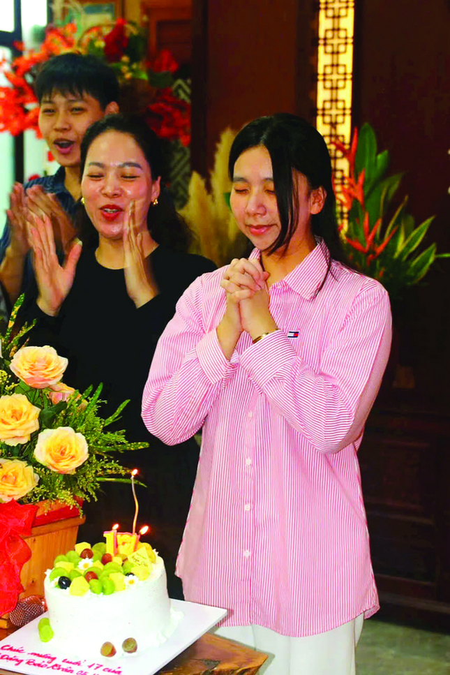 Bảo Trân cầu nguyện trong ngày sinh nhật