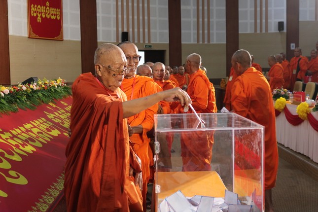 Quyên góp ủng hộ đồng bào bị lũ lụt tại miền Trung và Tây Nguyên