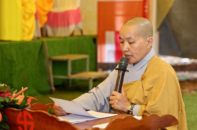 Sư cô Thích nữ Nhật Minh phát biểu khai mạc