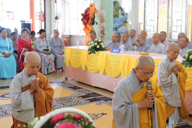 Ni sư Thích nữ Như Điền dâng lời phát nguyện