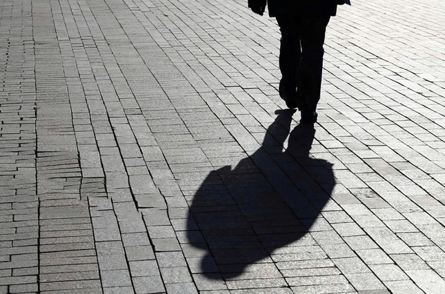 Những dấu vết nghiệp giống như những tấm ảnh chúng ta chụp từ mỗi kinh nghiệm. Mỗi một phản ứng nắm lấy hay ghét bỏ với mỗi một kinh nghiệm – với những kỷ niệm, cảm giác, tri giác giác quan, hay những tư tưởng – thì giống như chụp một tấm ảnh Những dấu vết nghiệp giống như những tấm ảnh chúng ta chụp từ mỗi kinh nghiệm. Mỗi một phản ứng nắm lấy hay ghét bỏ với mỗi một kinh nghiệm – với những kỷ niệm, cảm giác, tri giác giác quan, hay những tư tưởng – thì giống như chụp một tấm ảnh