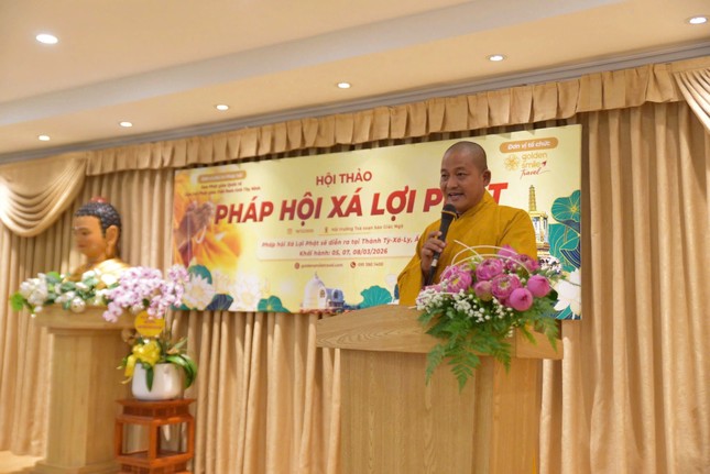 Đại đức Thích Lệ Duyên phát biểu tại hội thảo