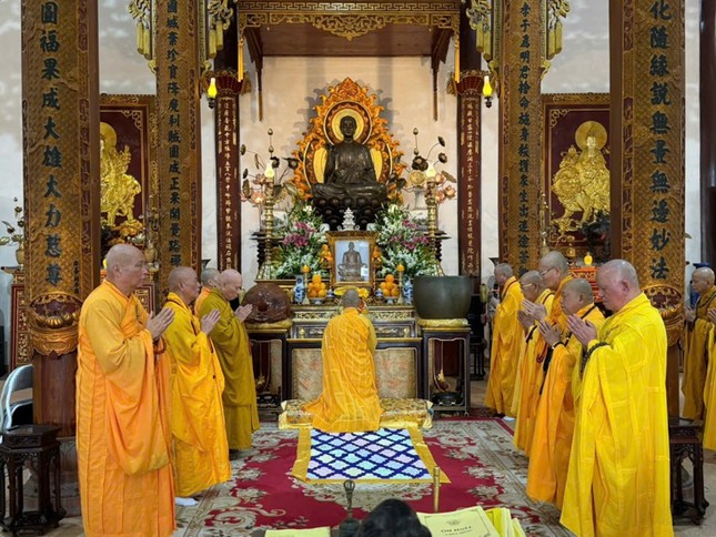Khóa lễ tưởng niệm được tổ chức tại chánh điện tổ đình Từ Đàm