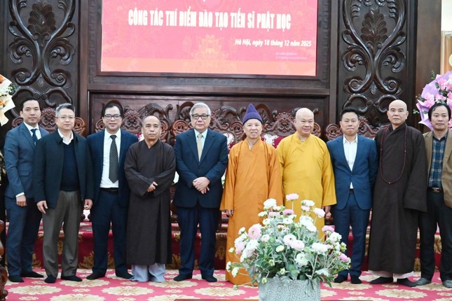 Lưu niệm sau hội nghị