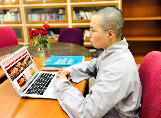 Tác giả đọc Giác Ngộ online