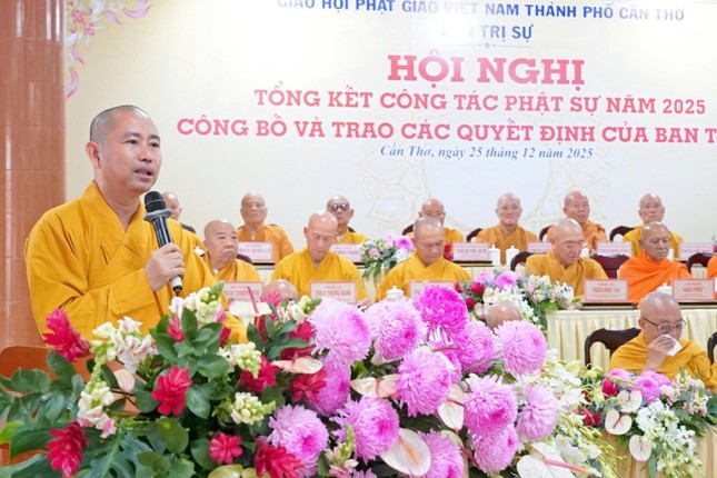 Đại đức Thích Thiện Nguyện trình báo cáo tổng kết