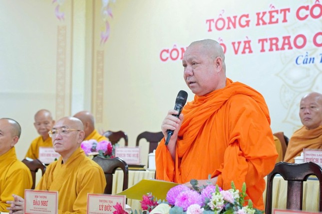 Thượng tọa Lý Đức, Ủy viên Thường trực Hội đồng Trị sự, Phó Trưởng ban Thường trực Ban Trị sự GHPGVN TP.Cần Thơ phát biểu cảm tạ