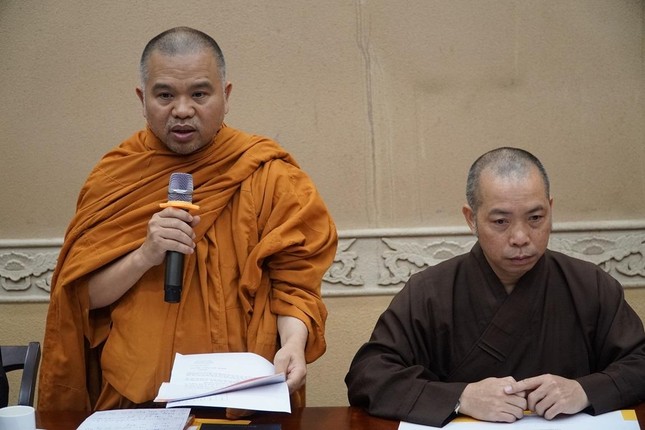 Thượng tọa Thích Giác Hoàng báo cáo công tác văn phòng và hành chánh của học viện Thượng tọa Thích Giác Hoàng báo cáo công tác văn phòng và hành chánh của học viện