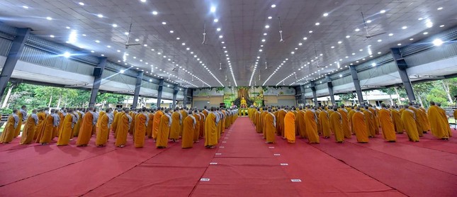 Hướng tâm đảnh lễ bậc lãnh đạo tối cao của GHPGVN viên tịch - Ảnh: Trí Thuận Hướng tâm đảnh lễ bậc lãnh đạo tối cao của GHPGVN viên tịch - Ảnh: Trí Thuận