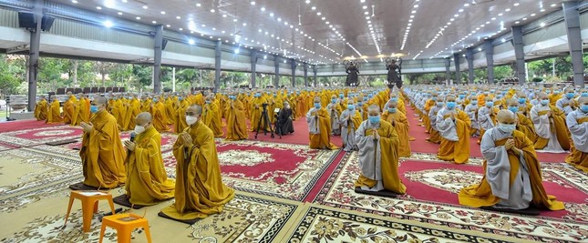 Chư tôn đức Hội đồng Điều Hành và Tăng, Ni sinh nội viện - Ảnh: Trí Thuận Chư tôn đức Hội đồng Điều Hành và Tăng, Ni sinh nội viện - Ảnh: Trí Thuận