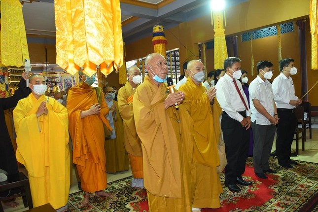 Hướng lòng cầu nguyện các nạn nhân nương Phật lực siêu sanh tịnh độ