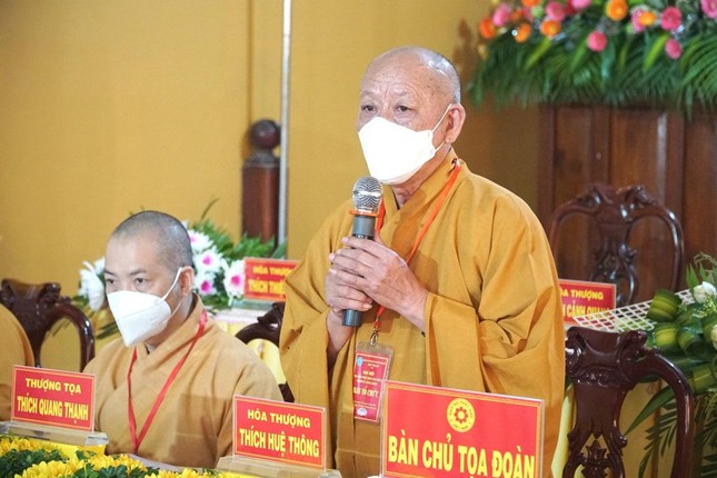 Hòa thượng Thích Huệ Thông, Trưởng ban Tổ chức phát biểu khai mạc và lấy ý kiến biểu quyết thông qua các văn kiện của đại hội