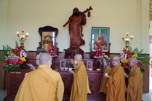 Tổ đường nơi tôn thờ lịch đại tổ sư khai sơn và trụ trì tiền nhiệm Tổ đường nơi tôn thờ lịch đại tổ sư khai sơn và trụ trì tiền nhiệm