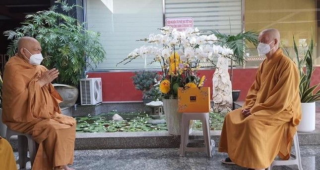 Trưởng lão Hòa thượng Quyền Pháp chủ GHPGVN ban đạo từ sách tấn Trưởng lão Hòa thượng Quyền Pháp chủ GHPGVN ban đạo từ sách tấn
