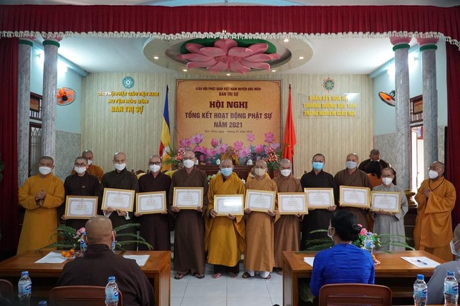 Tặng Bằng công đức của Phật giáo TP đến Tăng, Ni Tặng Bằng công đức của Phật giáo TP đến Tăng, Ni