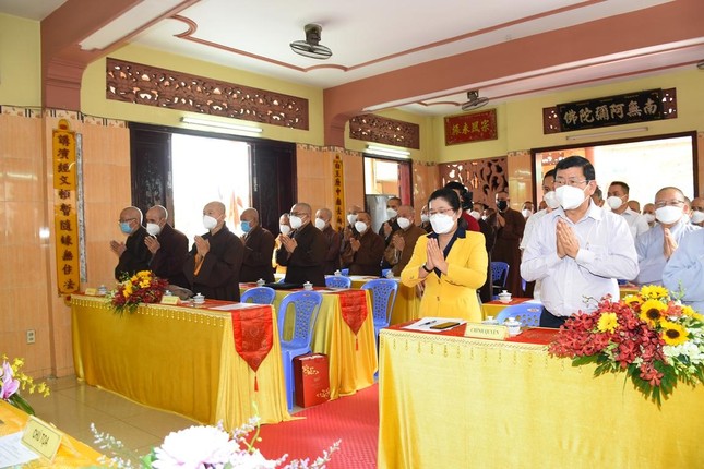 Chư tôn đức Tăng, Ni và lãnh đạo chính quyền tham dự Chư tôn đức Tăng, Ni và lãnh đạo chính quyền tham dự