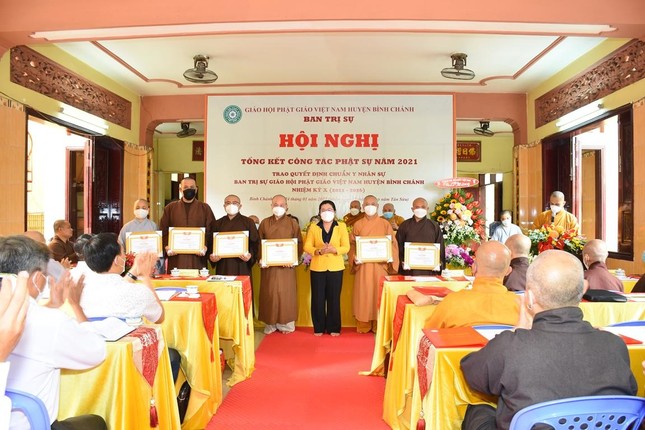 Lãnh đạo Mặt trận huyện trao giấy khen đến các tập thể và cá nhân có thành tích trong công tác phòng chống dịch Lãnh đạo Mặt trận huyện trao giấy khen đến các tập thể và cá nhân có thành tích trong công tác phòng chống dịch