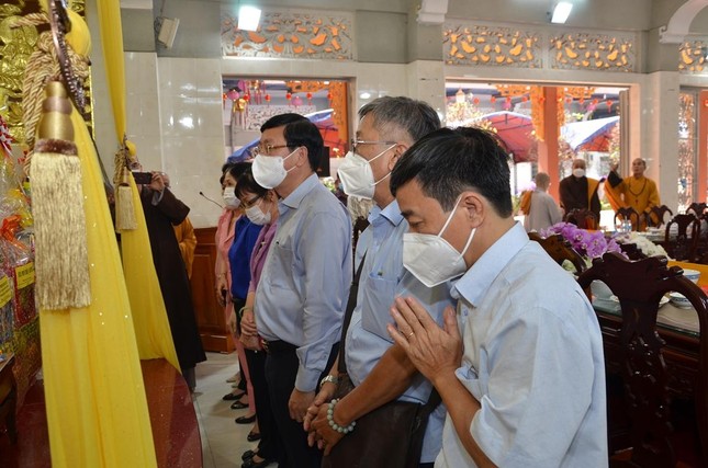 Ông Vũ Ngọc Tuất, Bí thư Quận ủy và lãnh đạo quận tưởng niệm Ni trưởng Ông Vũ Ngọc Tuất, Bí thư Quận ủy và lãnh đạo quận tưởng niệm Ni trưởng