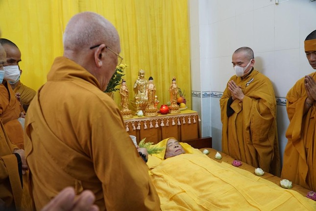 Sái tịnh nhục thân Hòa thượng Sái tịnh nhục thân Hòa thượng