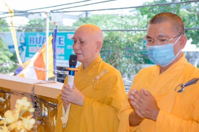 Môn đồ tác pháp tưởng niệm tôn sư và cúng dường trai Tăng nhân ngày húy nhật Môn đồ tác pháp tưởng niệm tôn sư và cúng dường trai Tăng nhân ngày húy nhật