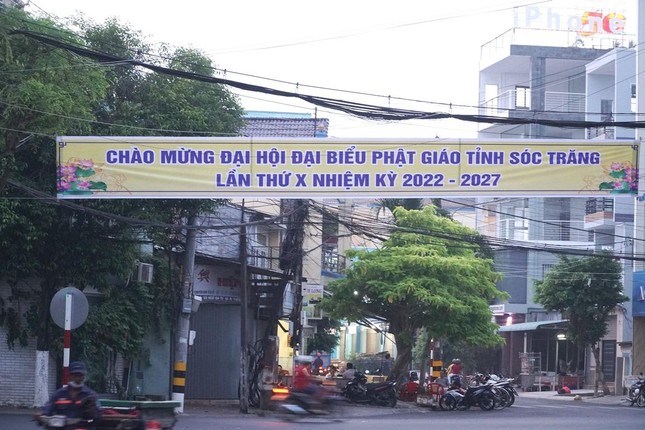 Băng rôn được treo ngang trên đường Ngô Gia Tự nơi đặt Văn phòng Ban Trị sự tỉnh Băng rôn được treo ngang trên đường Ngô Gia Tự nơi đặt Văn phòng Ban Trị sự tỉnh