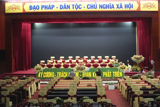 Hội trường chính vẫn đang gấp rút hoàn thiện Hội trường chính vẫn đang gấp rút hoàn thiện