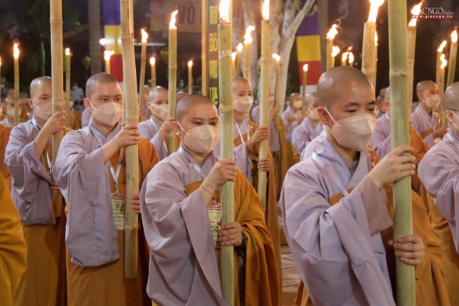 Cảnh tỉnh và sách tấn giới tử trong các oai nghi