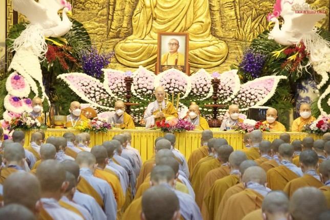 Ni trưởng Thích nữ Huệ Hương, Phó Chánh chủ khảo sách tấn chư Ni trước khi tụng Luật