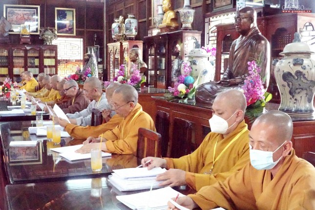 Chư tôn đức Ban Giám khảo chấm bài thi tự luận