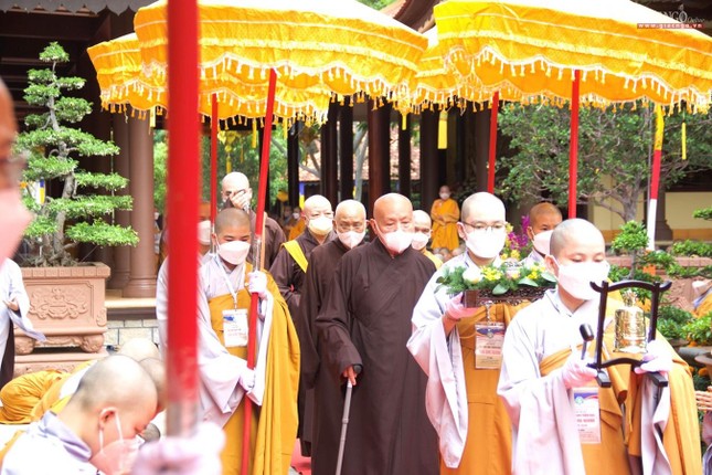 Cung Nghi Hòa thượng Chánh Chủ đàn và Hòa thương Tuyên Luật sư