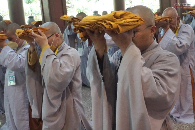 Giới tử phát nguyện thọ man y