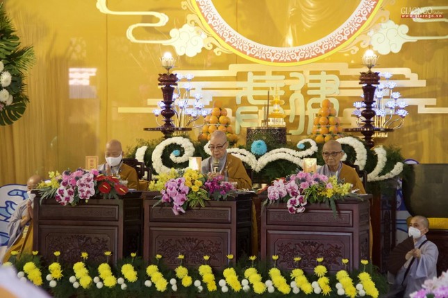 Tam sư đàn Tỳ-kheo-ni