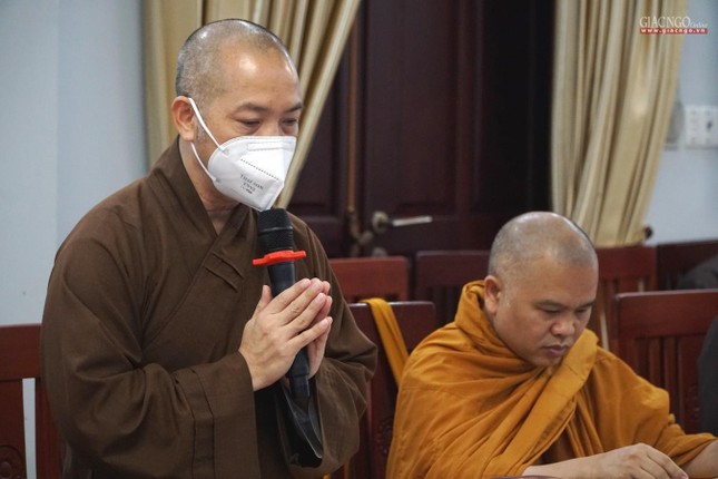 Thượng tọa Thích Quang Thạnh, Phó Viện trưởng kiêm Tổng Thư ký báo cáo tại phiên họp Thượng tọa Thích Quang Thạnh, Phó Viện trưởng kiêm Tổng Thư ký báo cáo tại phiên họp